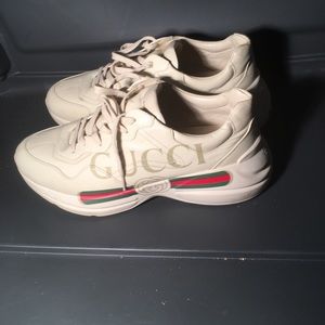 Men Rhyton Gucci logo leather sneaker